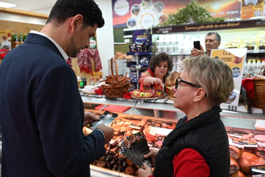 Piața Dorobanți revine la viață, numai cu producători locali
 - poza 4